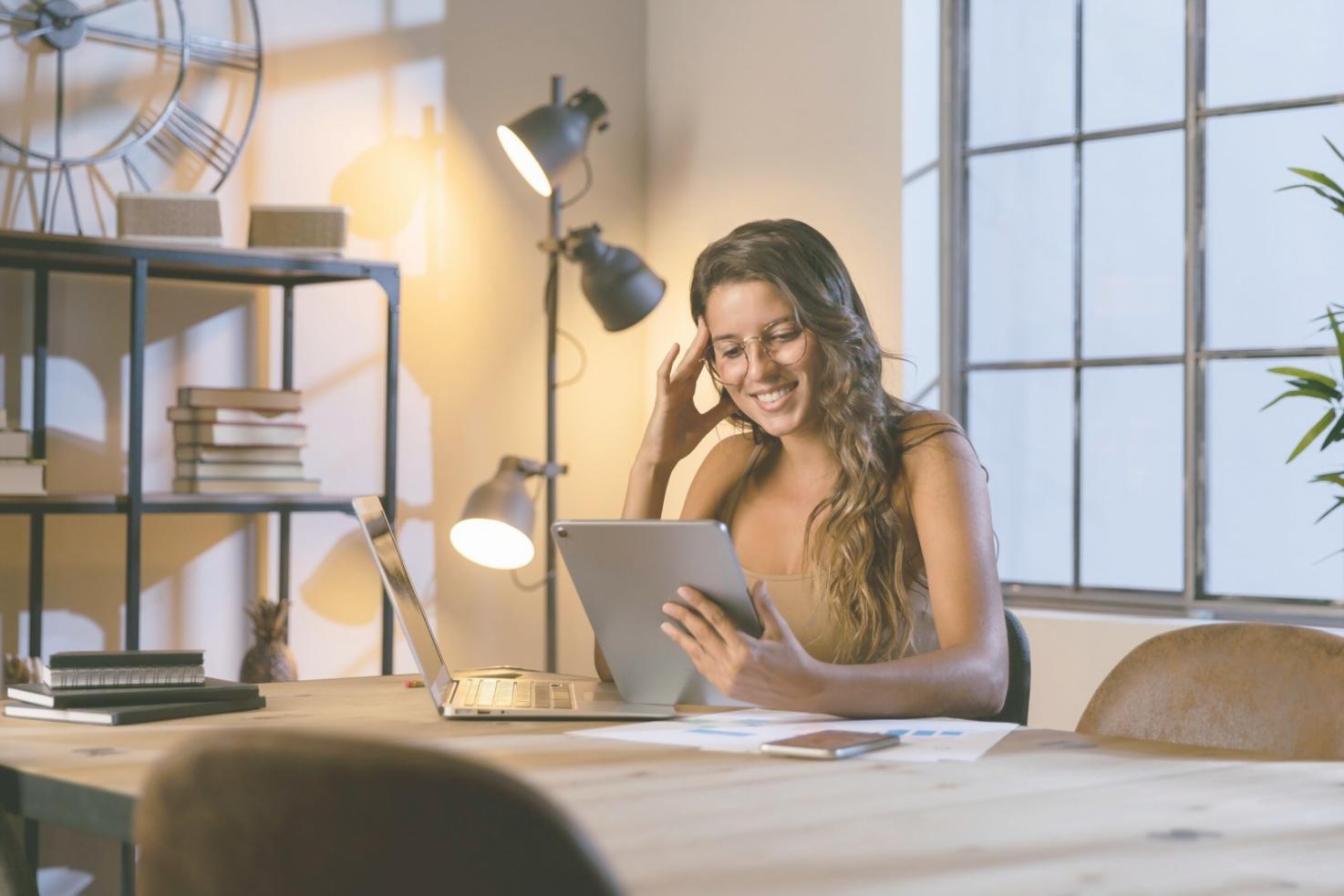 Tableau de bord financier avec indicateurs de performance et analyses graphiques détaillées